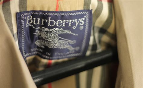 hoe kun je zien aan label of burberry echt is|authentic Burberry clothing.